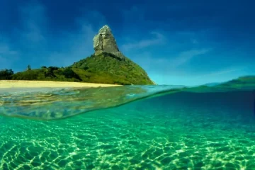 Paraíso em Fernando de Noronha: Morro do Pico, praia e água cristalina. Roteiro e custos no paraíso tropical.